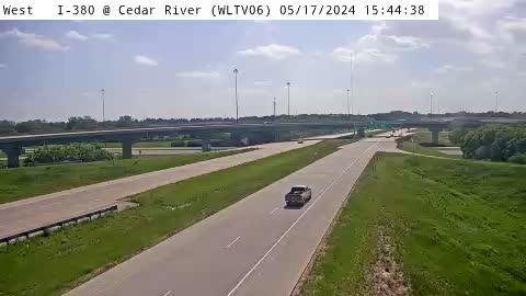 Traffic Cam Waterloo: WL - I-380 @ Cedar River (06) Player