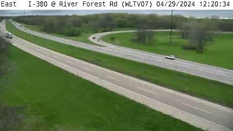 Evansdale: WL - I-380 @ River Forest Road (07) Traffic Camera
