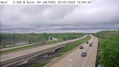 Evansdale: WL - I-380 @ River Road (08) Traffic Camera