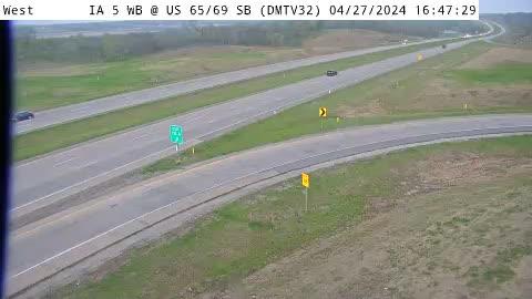 Des Moines: DM - IA 5 @ US 65/69 (32) Traffic Camera