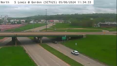 Sioux City: SC - S Lewis @ Gordon (25) Traffic Camera