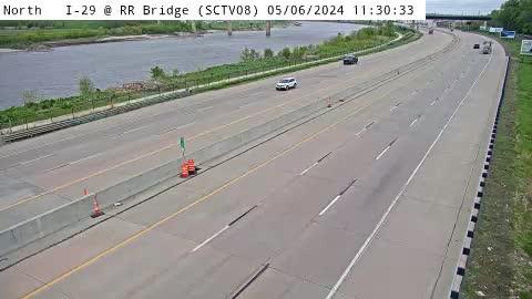 Traffic Cam Sioux City: SC - I-29 @ RR Bridge (08) Player