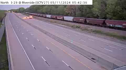 Traffic Cam Sioux City: SC - I-29 @ S. Riverside (27) Player