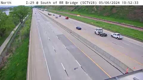 Traffic Cam Sioux City: SC - I-29 @ South of RR Bridge (28) Player