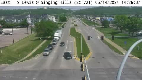 Sioux City: SC - S Lewis @ Singing Hills (21) Traffic Camera