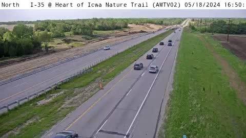 Cambridge: AM - I-35 @ Heart of - Nature Trail (02) Traffic Camera