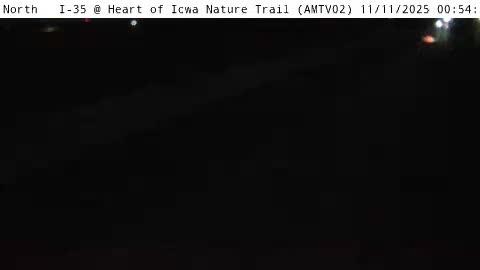 Traffic Cam Cambridge: AM - I-35 @ Heart of - Nature Trail (02) Player