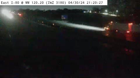 Traffic Cam West Des Moines: 4CD - I-80 @ MM 120.20 (IWZ 3180) Player