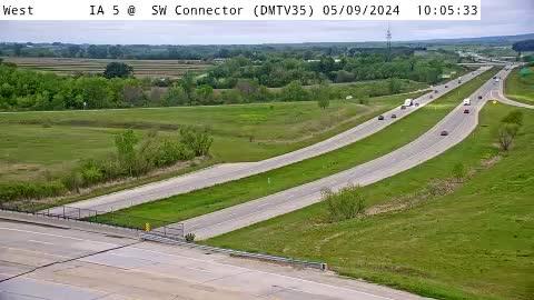 West Des Moines: DM - IA 5 @ SW Connector (35) Traffic Camera