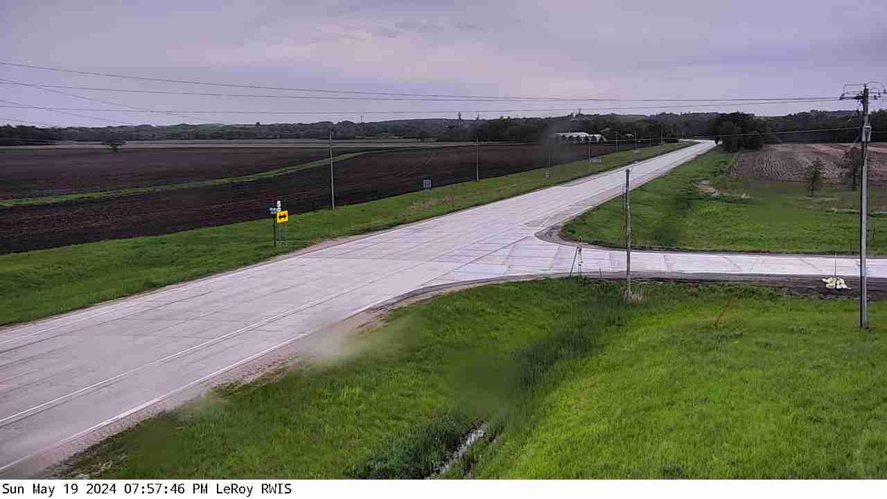 Traffic Cam Chester: US 63: U.S.63 (Le Roy - MP 0.5): U.S.63 (Le Roy - MP 0.5) View Player