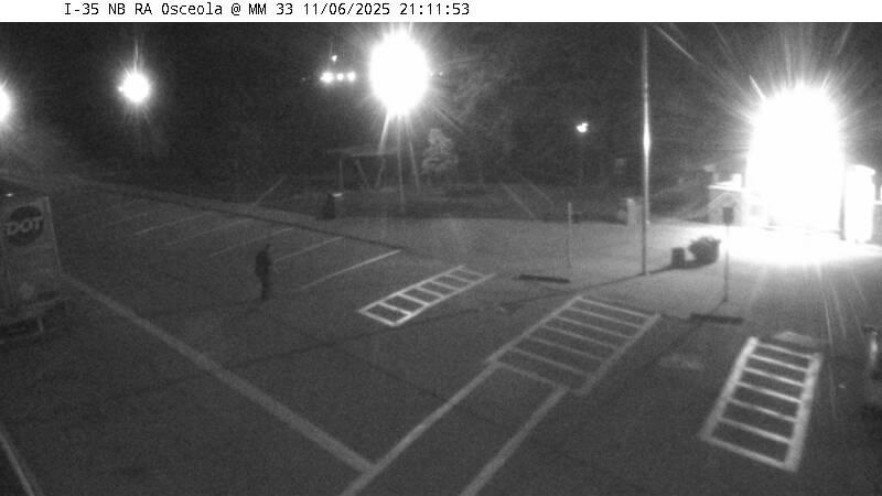 Traffic Cam Osceola: Rest Area: I-35 NB MM 33 near - Truck Parking Player