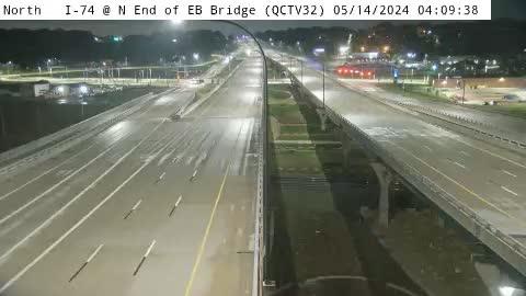 Traffic Cam Bettendorf: QC - I-74 @ N End of EB Bridge (32) Player