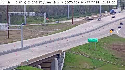 Traffic Cam Coralville: IC - I-80 @ I-380 NB Flyover (38) Player