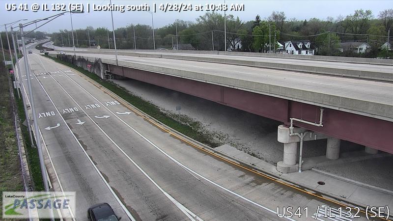 Traffic Cam US 41 at IL 132 (SE) - S Player