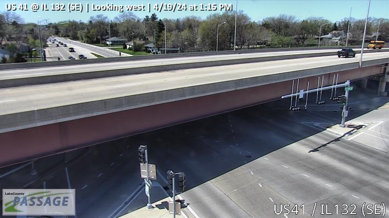 Traffic Cam US 41 at IL 132 (SE) - W Player