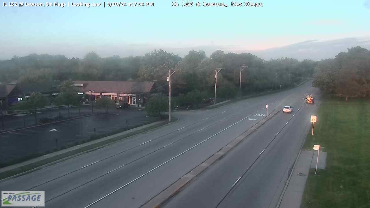 Traffic Cam IL 132 at Lawson, Six Flags - E Player