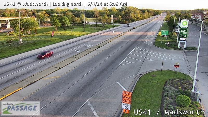 Traffic Cam US 41 at Wadsworth - N Player