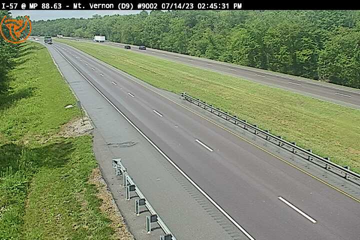 I-57 NB at Mt. Vernon (Mile Post 88.63) (9002) - N Traffic Camera