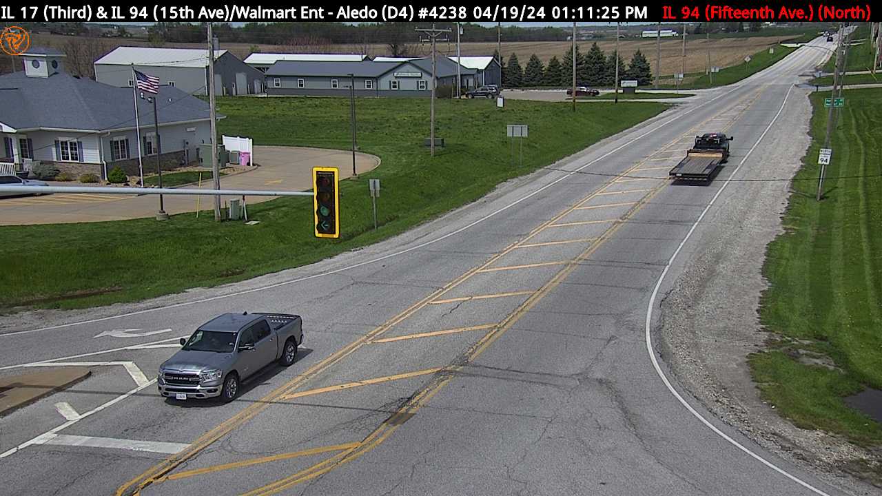 Traffic Cam IL 17 (Third St.) at IL 94 (Fifteenth Ave.)/Walmart Entrance (#4238) - N Player