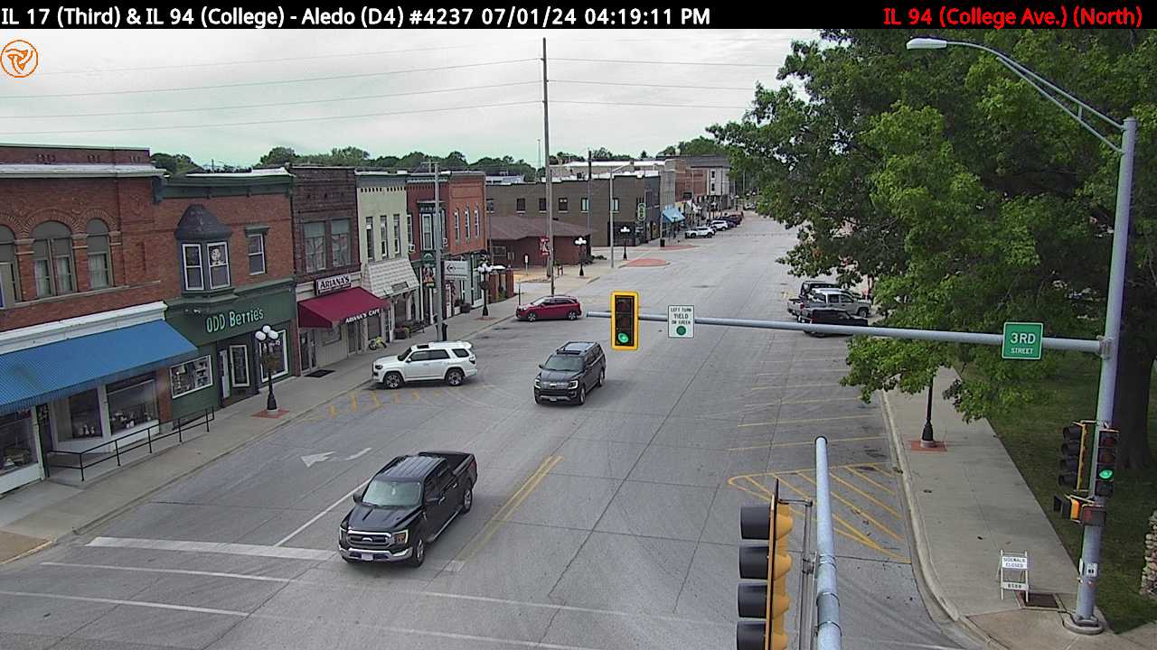 IL 17 (Third St.) at IL 94 (College Ave.) (#4237) - N Traffic Camera