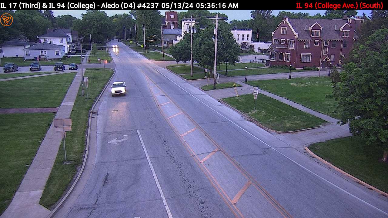 Traffic Cam IL 17 (Third St.) at IL 94 (College Ave.) (#4237) - S Player