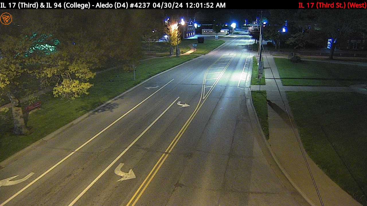Traffic Cam IL 17 (Third St.) at IL 94 (College Ave.) (#4237) - W Player