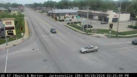 US 67 (Main St.) at IL 104 (Morton Ave.) (#6008) - N Traffic Camera