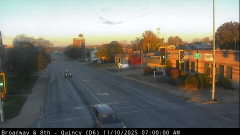 IL 104 (Broadway St.) at 8th St. (#6010) - N Traffic Camera