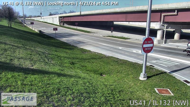 Traffic Cam US 41 at IL 132 (NW) - N Player