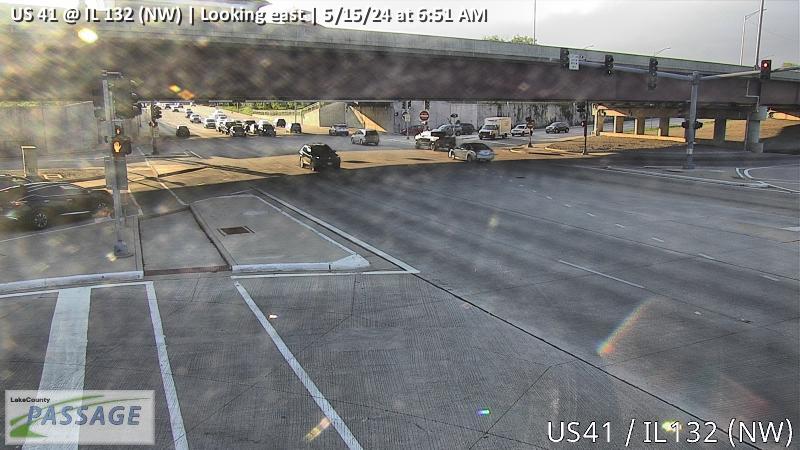 Traffic Cam US 41 at IL 132 (NW) - E Player