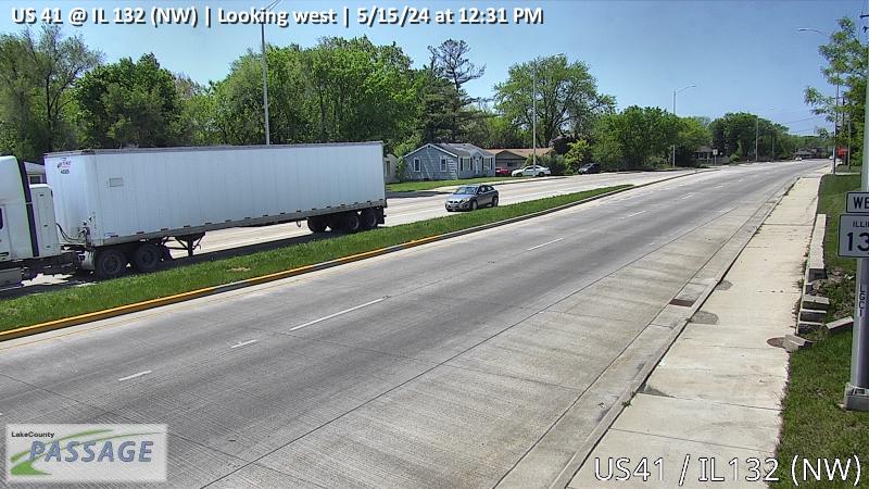 Traffic Cam US 41 at IL 132 (NW) - W Player