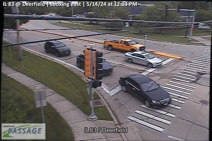 Traffic Cam IL 83 at Deerfield - E Player