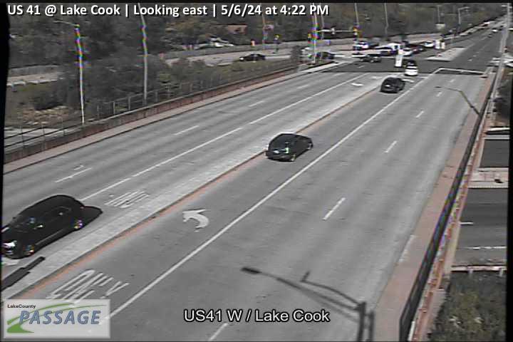 Traffic Cam US 41 at Lake Cook - E Player