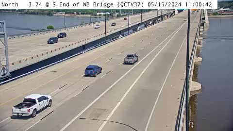 Traffic Cam QC - I-74 @ S End of WB Bridge (37) Player