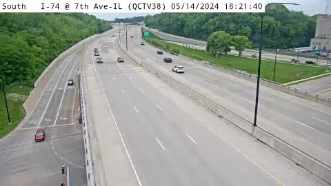 QC - I-74 @ 7th Ave-IL (38) Traffic Camera