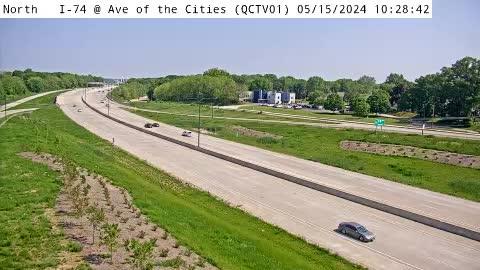 Traffic Cam Moline: QC - I-74 @ Avenue of the Cities (01) Player