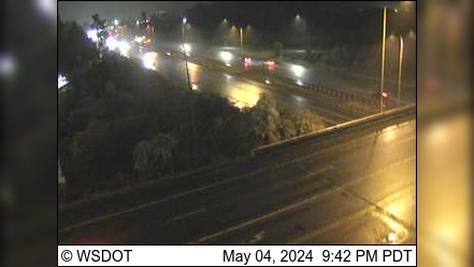 Traffic Cam Christopher: SR 167 at MP 15.8: 15th St NW Player