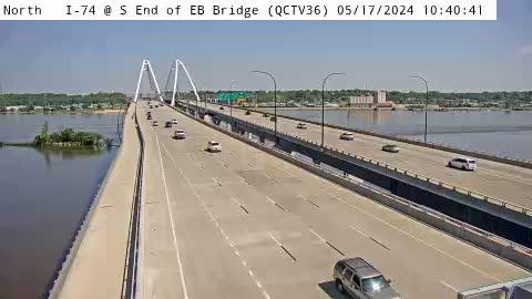 Traffic Cam Moline: QC - I-74 @ S End of EB Bridge (36) Player