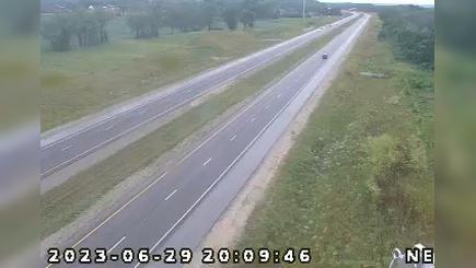 Traffic Cam Waverly Woods: IN 37: 1-069-150-9-1 SR37 - WAVERLY RD Player