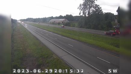 Traffic Cam Chesterfield: I-69: 1-069-231-4-1 CR 750S Player