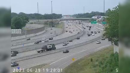 Traffic Cam Lawrence: I-465: 1-465-039-8-1 E 56TH ST Player