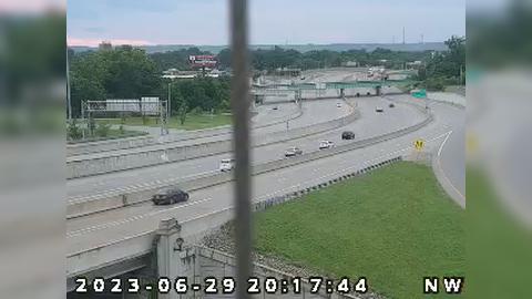 Traffic Cam Jeffersonville: OLD IN 62 SEC 2: 1-065-000-9-1 10TH ST Player