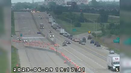 Traffic Cam Crown Point: I-65: 1-065-250-3-1 101ST AVE Player