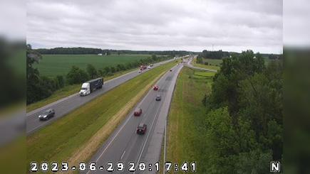 Traffic Cam Reagan: I-65: 1-065-149-6-1 SB LEBANON REST AREA Player