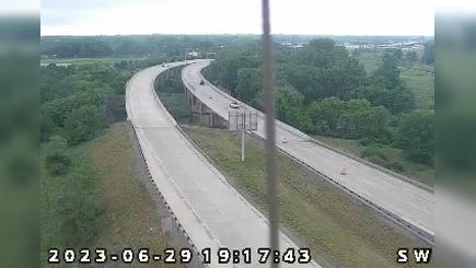 Traffic Cam Gary: I-65: 1-065-260-5-2 S OF 15TH AVE Player