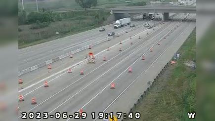 Traffic Cam Gary: I-80: 1-094-011-0-1 MLK/I-65 CONNECTOR RAMPS Player