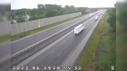 Traffic Cam Fishers: I-69: 1-069-208-0-1 N OF 126TH ST Player