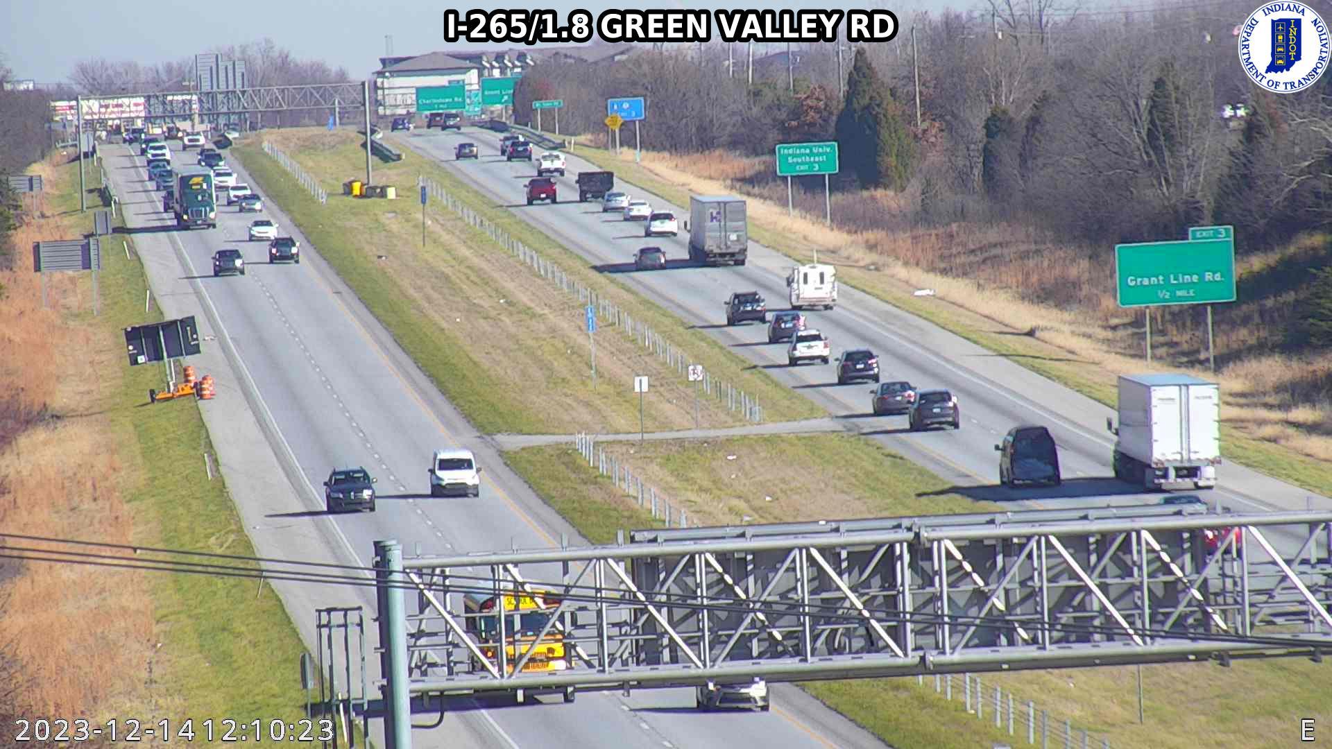 Traffic Cam New Albany: I-265: I-265/1.8 GREEN VALLEY RD Player