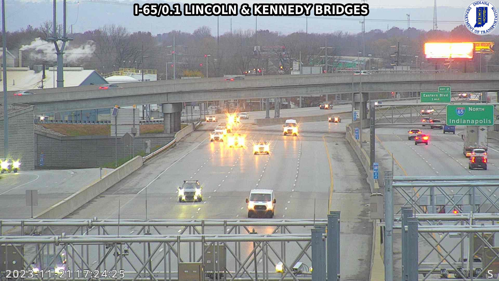 Traffic Cam Jeffersonville: I-65: I-65/0.1 LINCOLN & KENNEDY BRIDGES: I-65/0.1 LINCOLN & KENNEDY BRIDGES Player