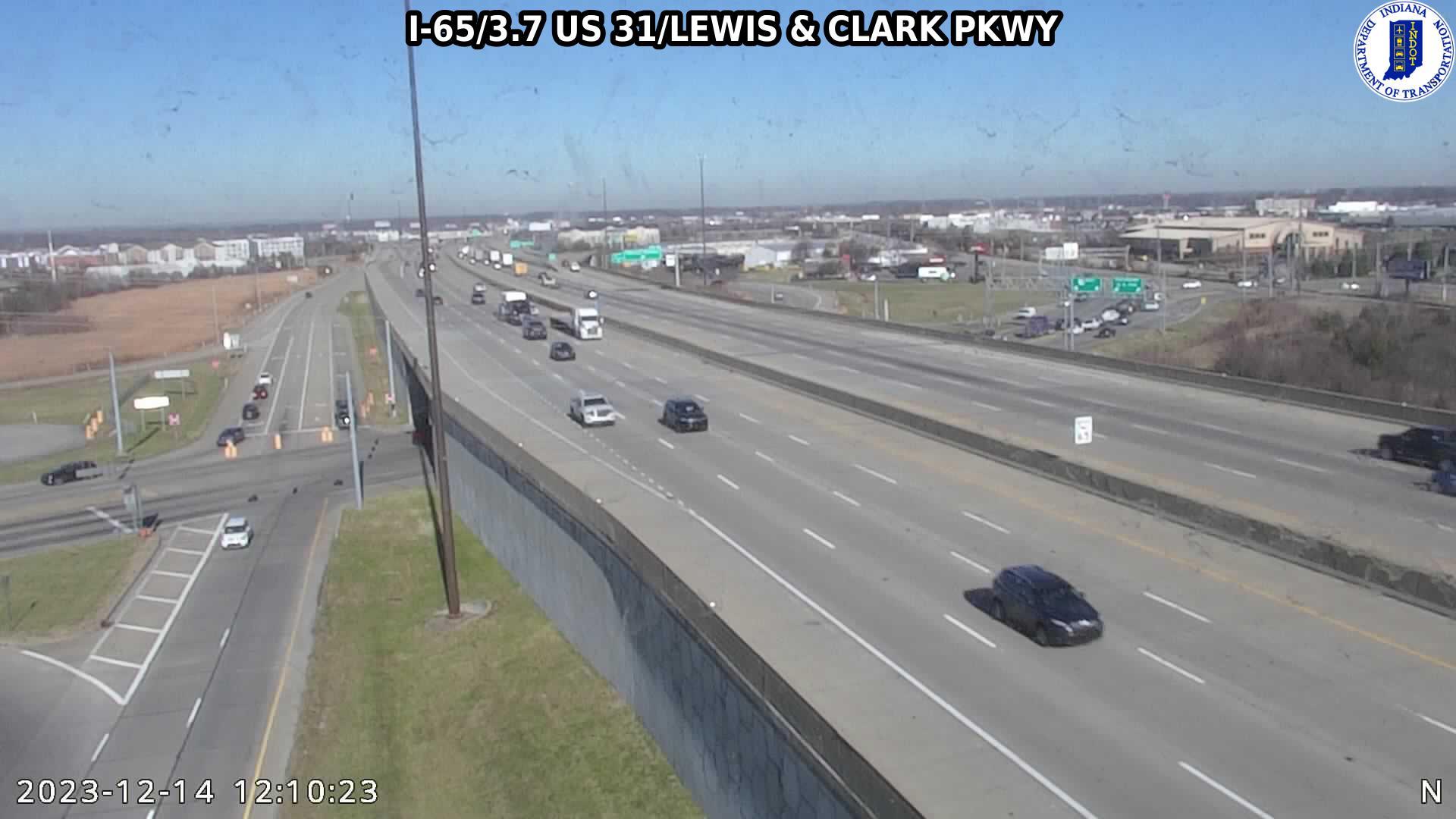 Traffic Cam Clarksville: I-65: I-65/3.7 US 31/LEWIS & CLARK PKWY Player